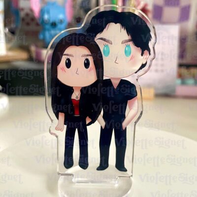 Standee de Damon y Elena de The Vampire Diaries