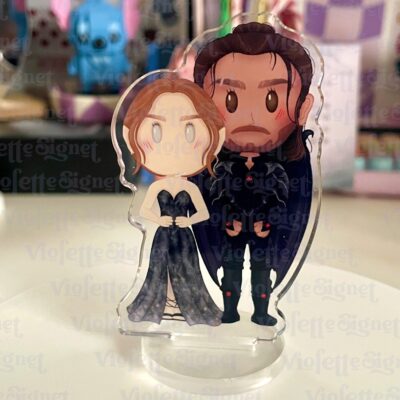 Standee de Nesta y Cassian de ACOTAR