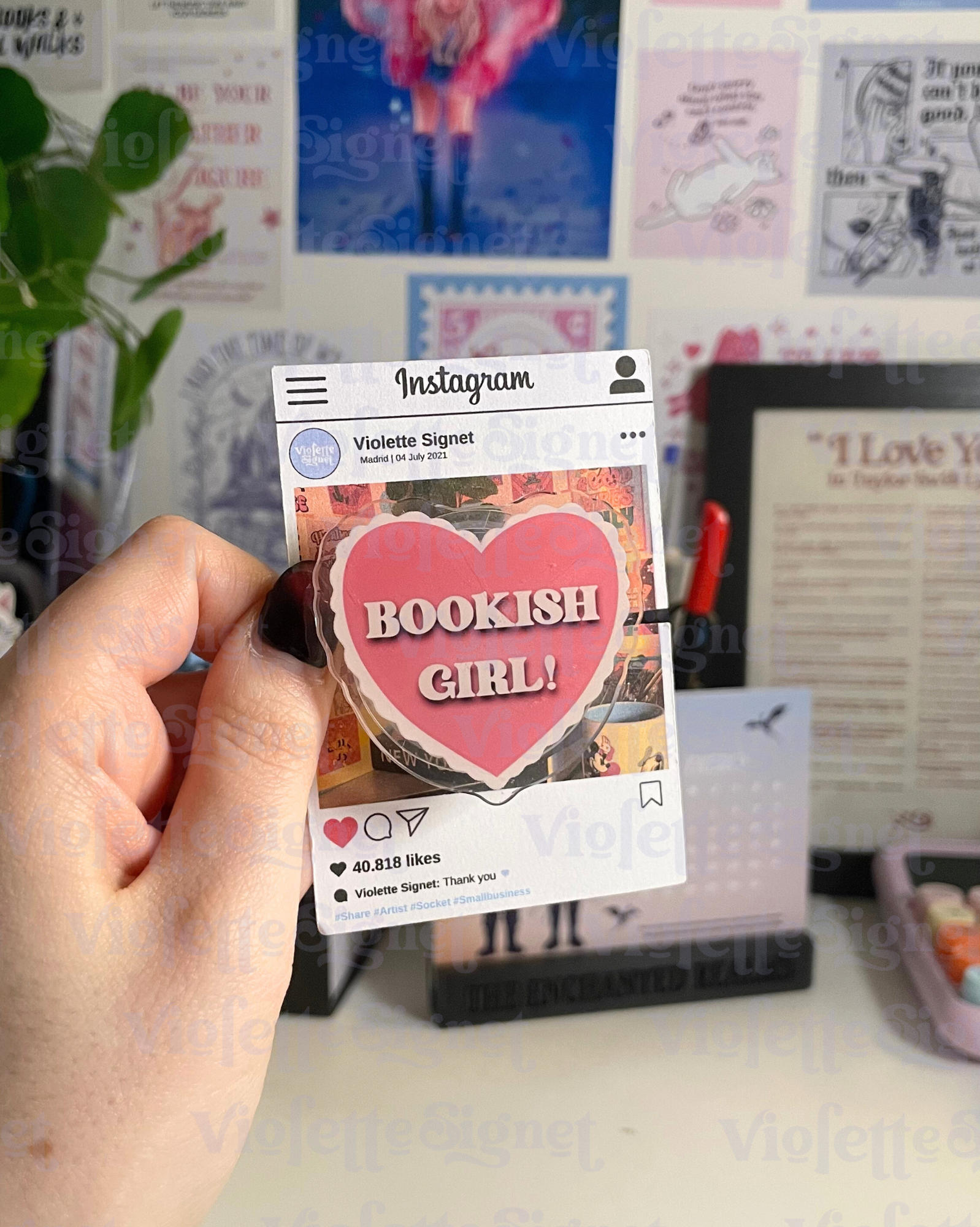 Phone Grip Acrílico Bookish – Corazón · Ticket Bookish - Imagen 2